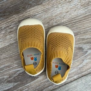 Alex & nova toddler shoes 4.5